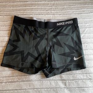 Nike Pro